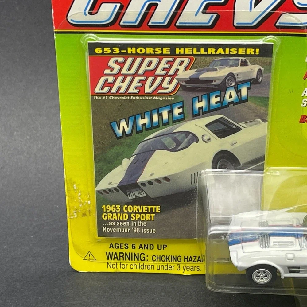 Johnny Lightning Super Chevy 1963 '63 Chevrolet Corvette Grand‎ Sport Car 1/64